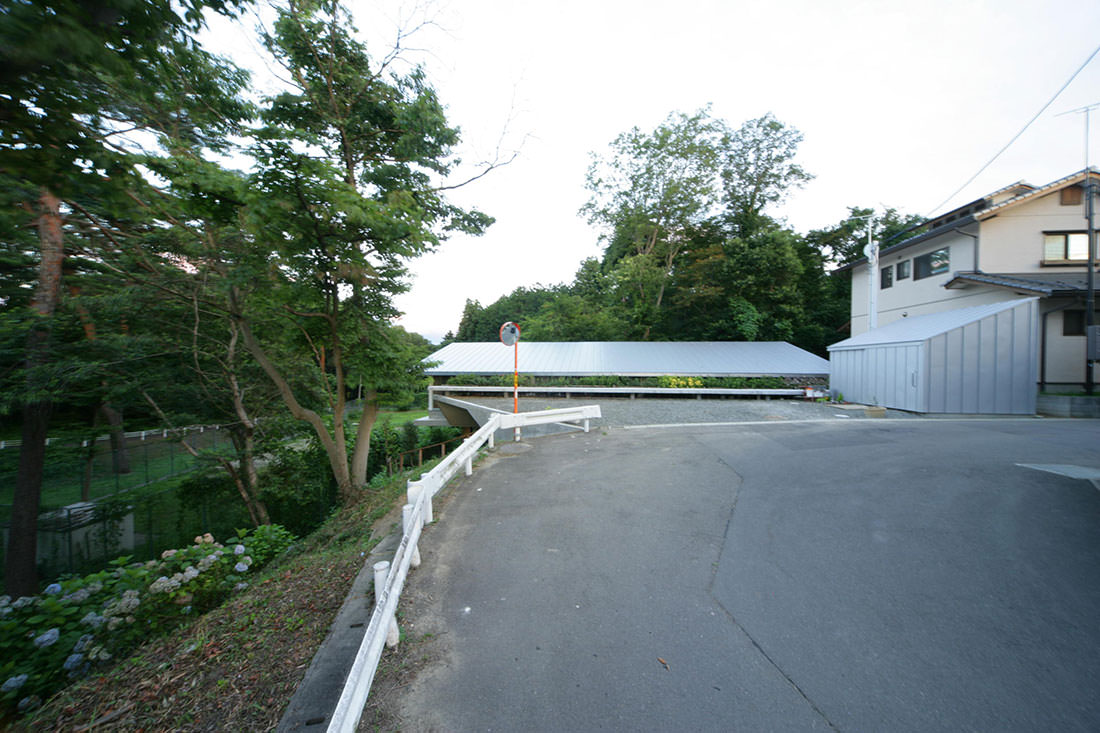 前面道路からの外観